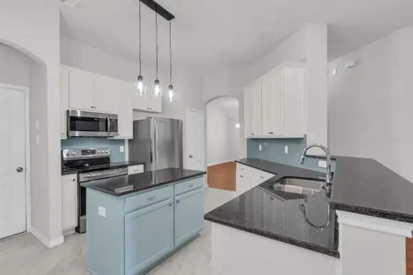 517 Highmoor Ct, Little Elm, TX 75068-6136