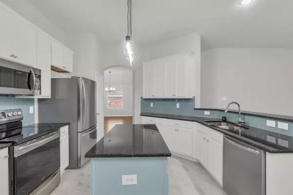 517 Highmoor Ct, Little Elm, TX 75068-6136