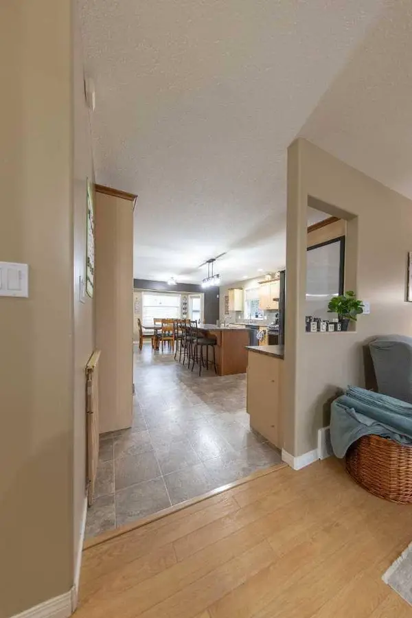 3207 66 AVE, Lloydminster, AB T9V 3H9