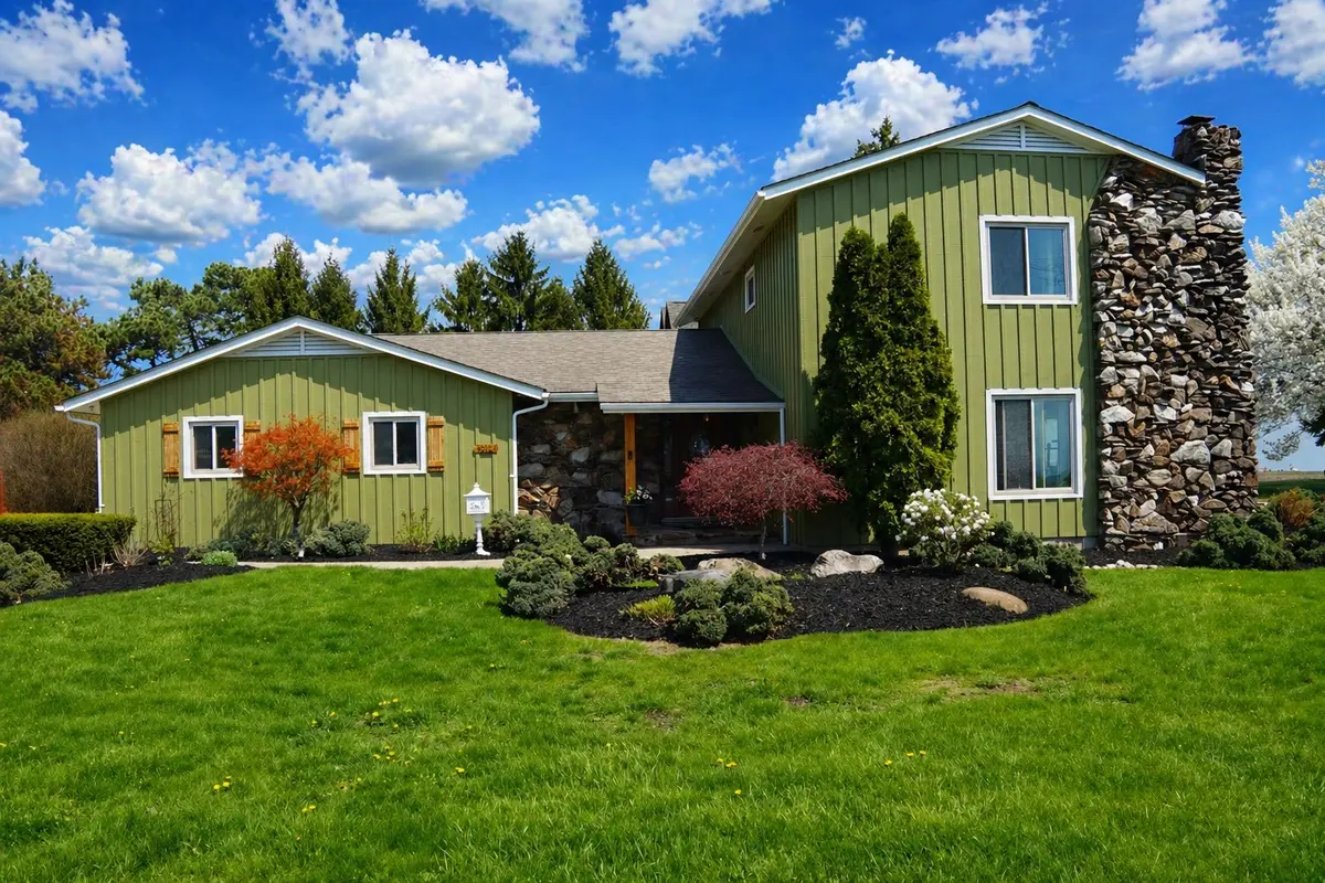 6210 Sterling Dr, Newport, MI 48166-9649