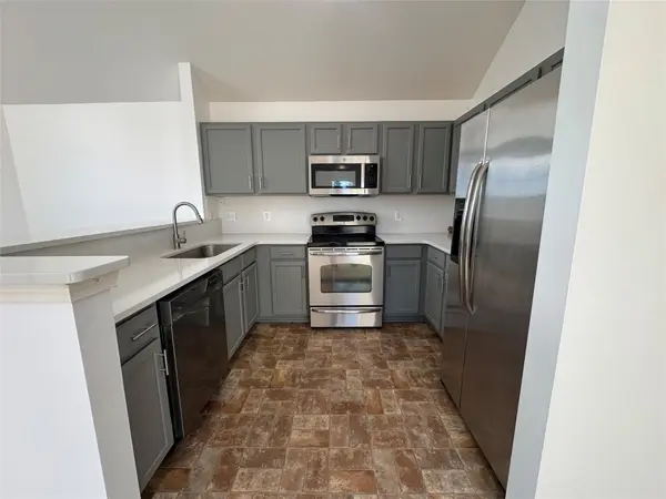 623 Worthington Dr, Lansing, MI 48906-5590