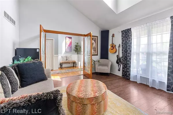 25345 Hunter Lane, Flat Rock, MI 48134