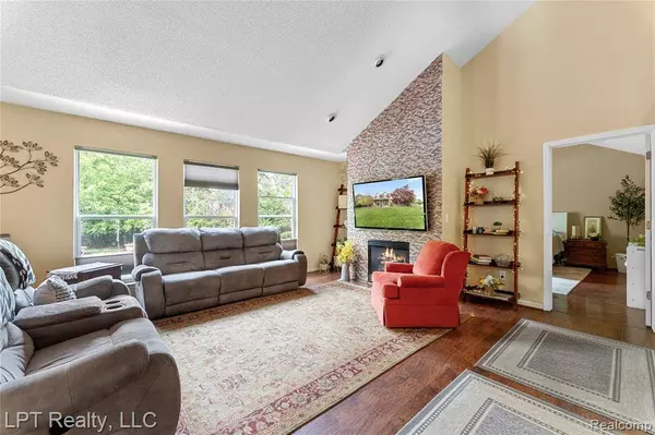 25345 Hunter Lane, Flat Rock, MI 48134