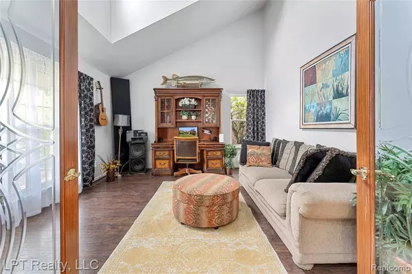 25345 Hunter Lane, Flat Rock, MI 48134