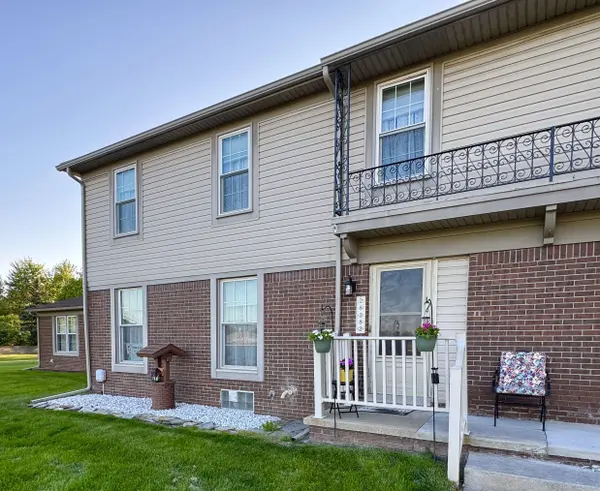 28382 Brookfield Ct, Brownstown Twp, MI 48183-5005