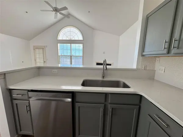 623 Worthington Dr, Lansing, MI 48906-5590