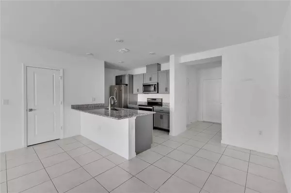 625 STONEY POINT CIR, Davenport, FL 33896