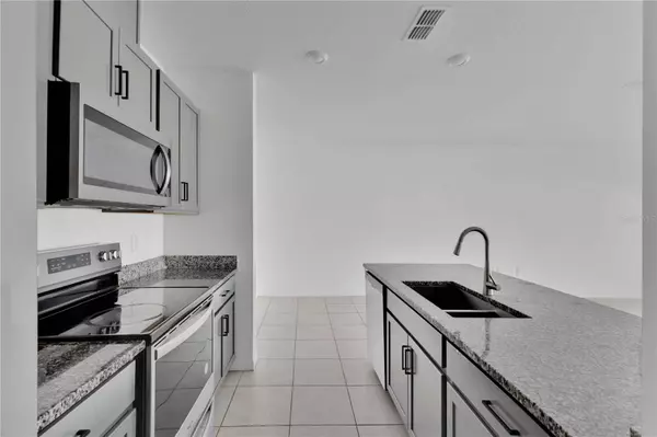 625 STONEY POINT CIR, Davenport, FL 33896