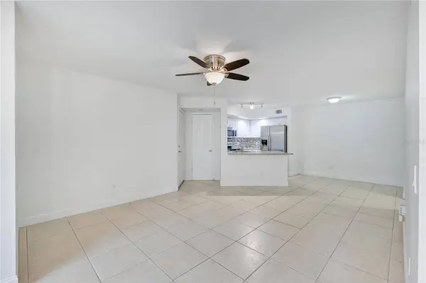 4540 COMMANDER DR #2218, Orlando, FL 32822