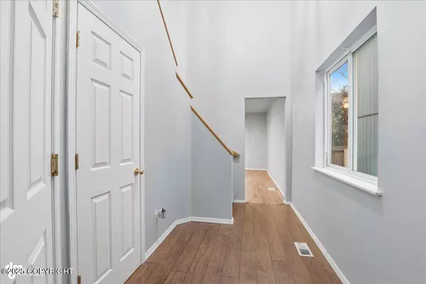 1914 Sturbridge CT, Anchorage, AK 99507