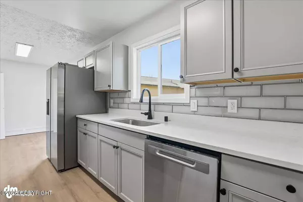 7730 Little Bend CIR, Anchorage, AK 99507