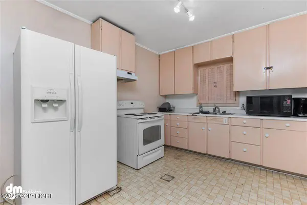 1102 W 29th PL, Anchorage, AK 99503