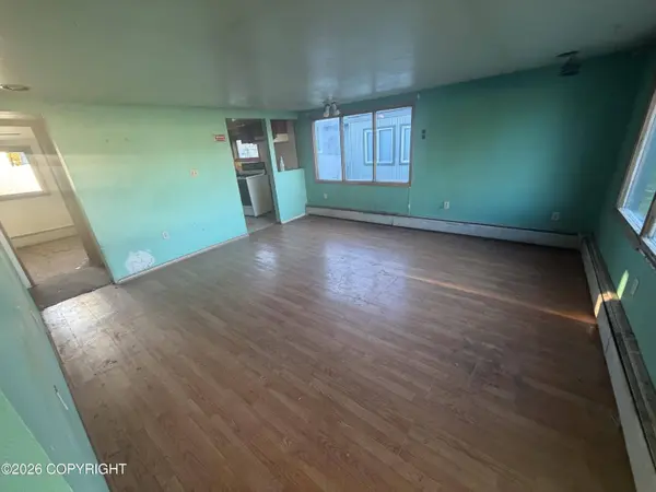 3900 Lois DR, Anchorage, AK 99517