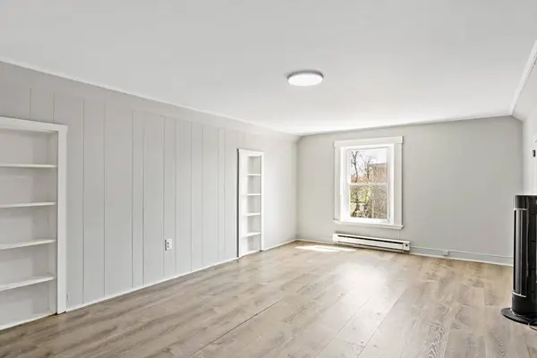 63 W Carpenter St, Attleboro, MA 02703