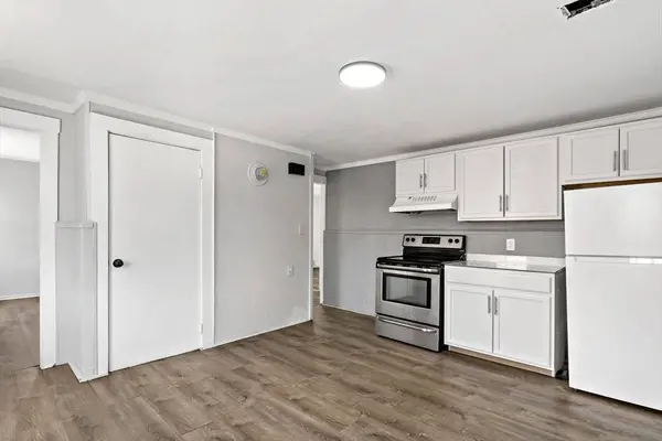 63 W Carpenter St, Attleboro, MA 02703