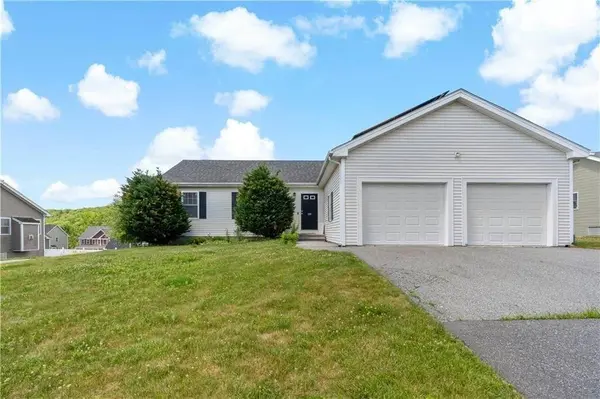 139 Danielle Dr, Woonsocket, RI 02895