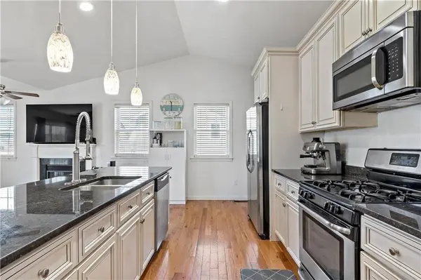 139 Danielle Dr, Woonsocket, RI 02895