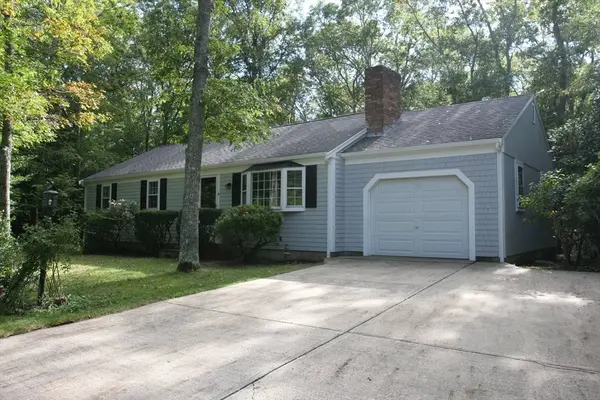 19 Oriole Ln, Barnstable, MA 02648