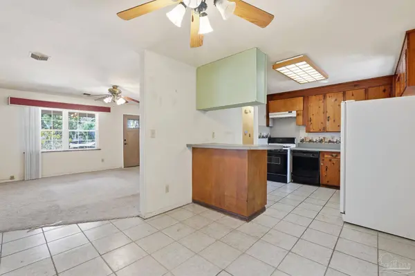 1401 John Carroll Dr, Pensacola, FL 32504