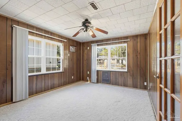 1401 John Carroll Dr, Pensacola, FL 32504