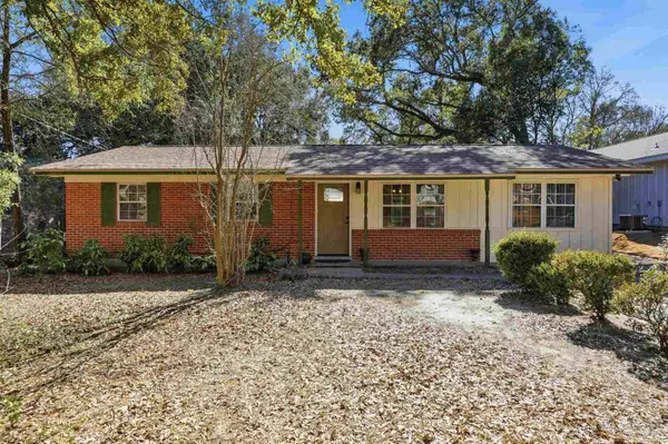 1401 John Carroll Dr, Pensacola, FL 32504