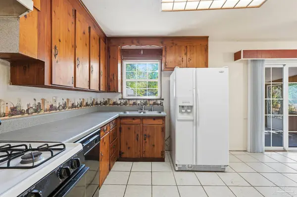 1401 John Carroll Dr, Pensacola, FL 32504