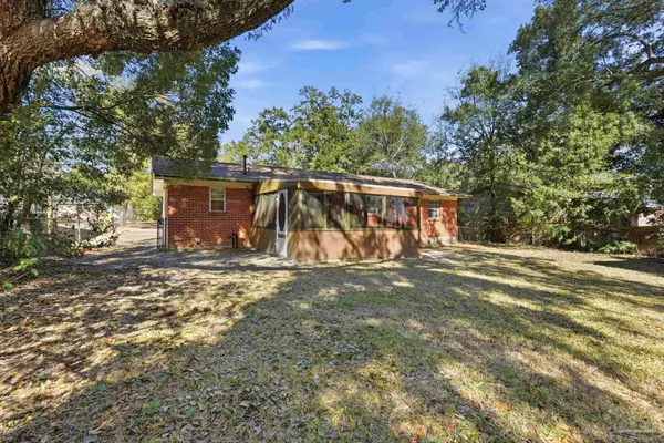 1401 John Carroll Dr, Pensacola, FL 32504