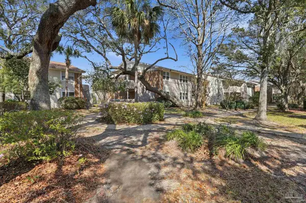 1200 Shoreline Dr, Gulf Breeze, FL 32561