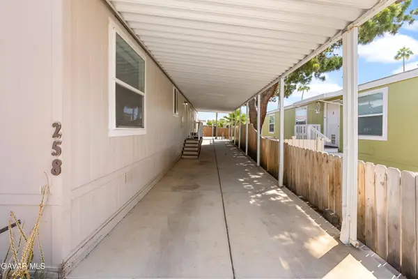 258 Mary Kay LN #258, Bakersfield, CA 93308