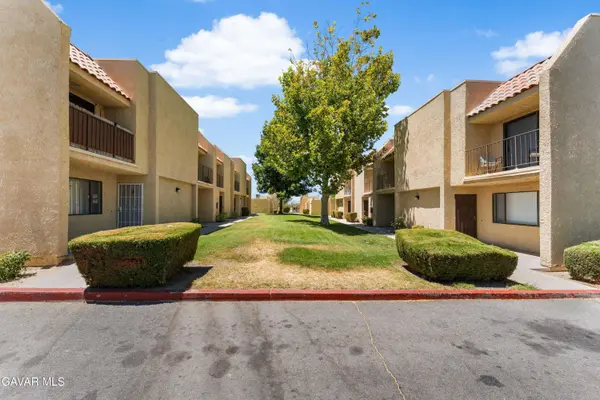 44200 Kingtree AVE #Unit 19, Lancaster, CA 93534