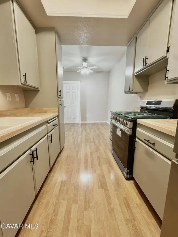 2827 W Avenue K12 #Apt 211, Lancaster, CA 93536