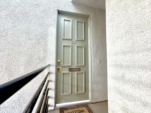 2827 W Avenue K12 #Apt 211, Lancaster, CA 93536
