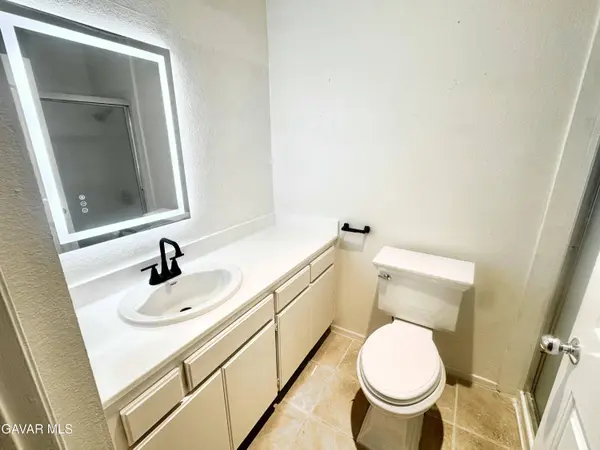 2827 W Avenue K12 #Apt 211, Lancaster, CA 93536