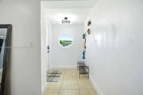 1185 NW 92nd Ave, Pembroke Pines, FL 33024