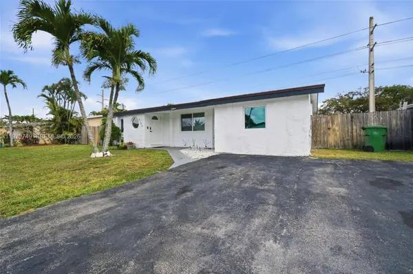 1185 NW 92nd Ave, Pembroke Pines, FL 33024