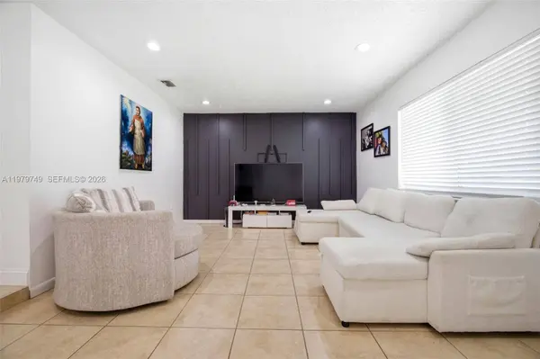 1185 NW 92nd Ave, Pembroke Pines, FL 33024