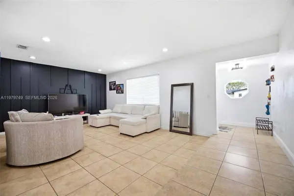 1185 NW 92nd Ave, Pembroke Pines, FL 33024