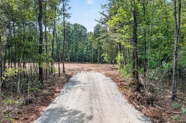 205 High Flats Rd, Monterey, TN 38574
