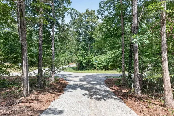 205 High Flats Rd, Monterey, TN 38574