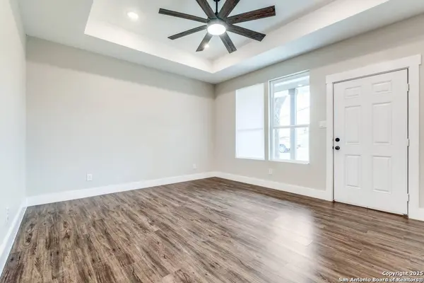 15935 Buchel, Lacoste, TX 78039