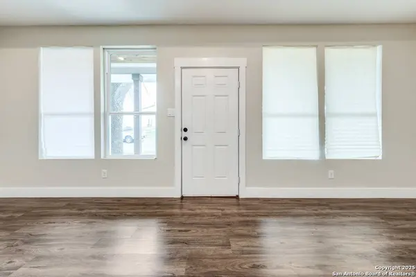15935 Buchel, Lacoste, TX 78039