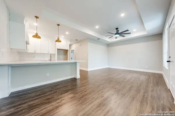 15935 Buchel, Lacoste, TX 78039