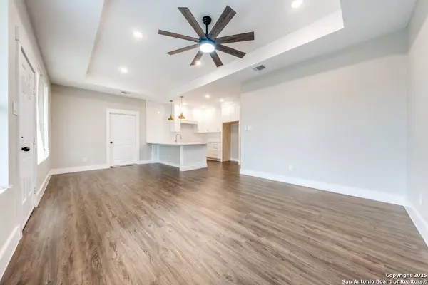 15935 Buchel, Lacoste, TX 78039