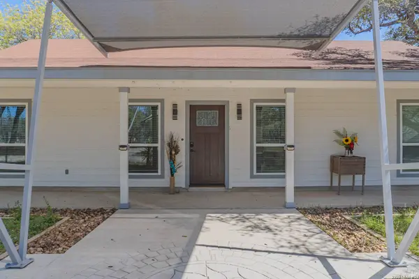 311 Governors, Floresville, TX 78114