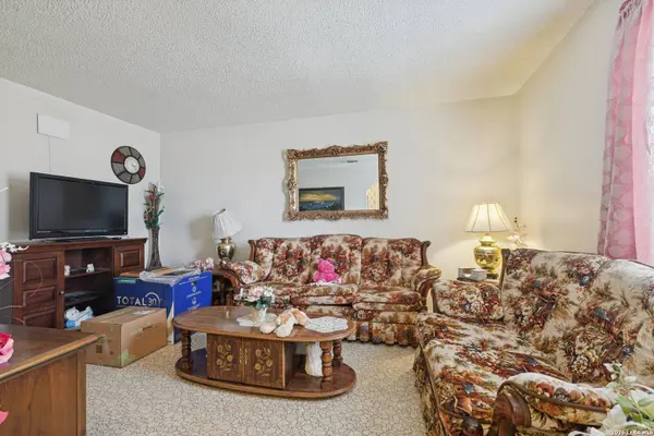 1902 Calais, San Antonio, TX 78224