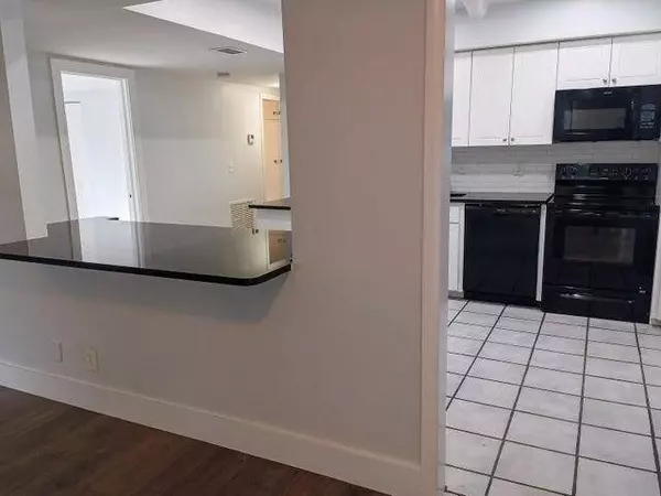 15 S Palmway 13, Lake Worth Beach, FL 33460