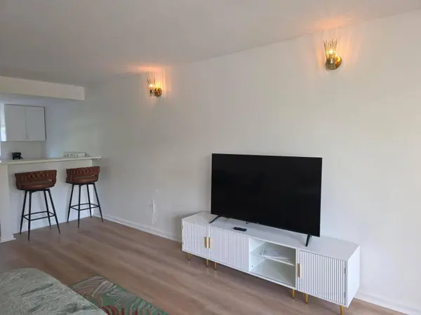 911 N Federal HWY #102, Lake Worth Beach, FL 33460