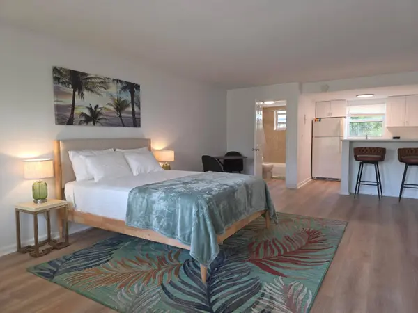 911 N Federal HWY #102, Lake Worth Beach, FL 33460