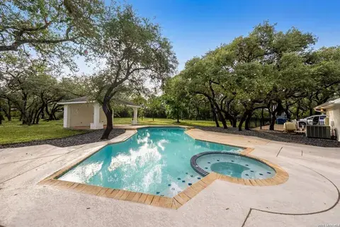 412 Cliffside Dr, Shavano Park, TX 78231-1513