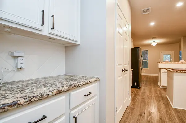 2502 Sun Glen DR, Pearland, TX 77584